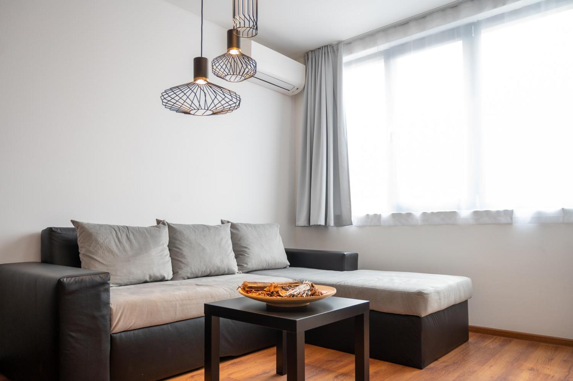 Sunny 1Bdr Apartment Near Center София Екстериор снимка