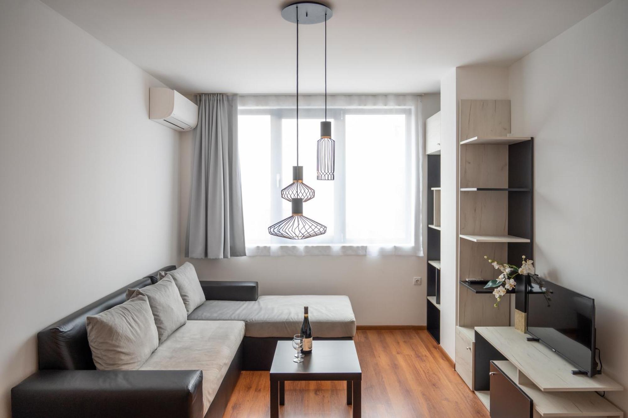 Sunny 1Bdr Apartment Near Center София Екстериор снимка