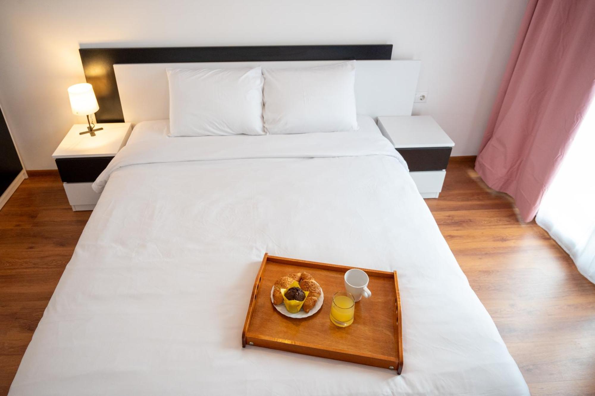 Sunny 1Bdr Apartment Near Center София Екстериор снимка